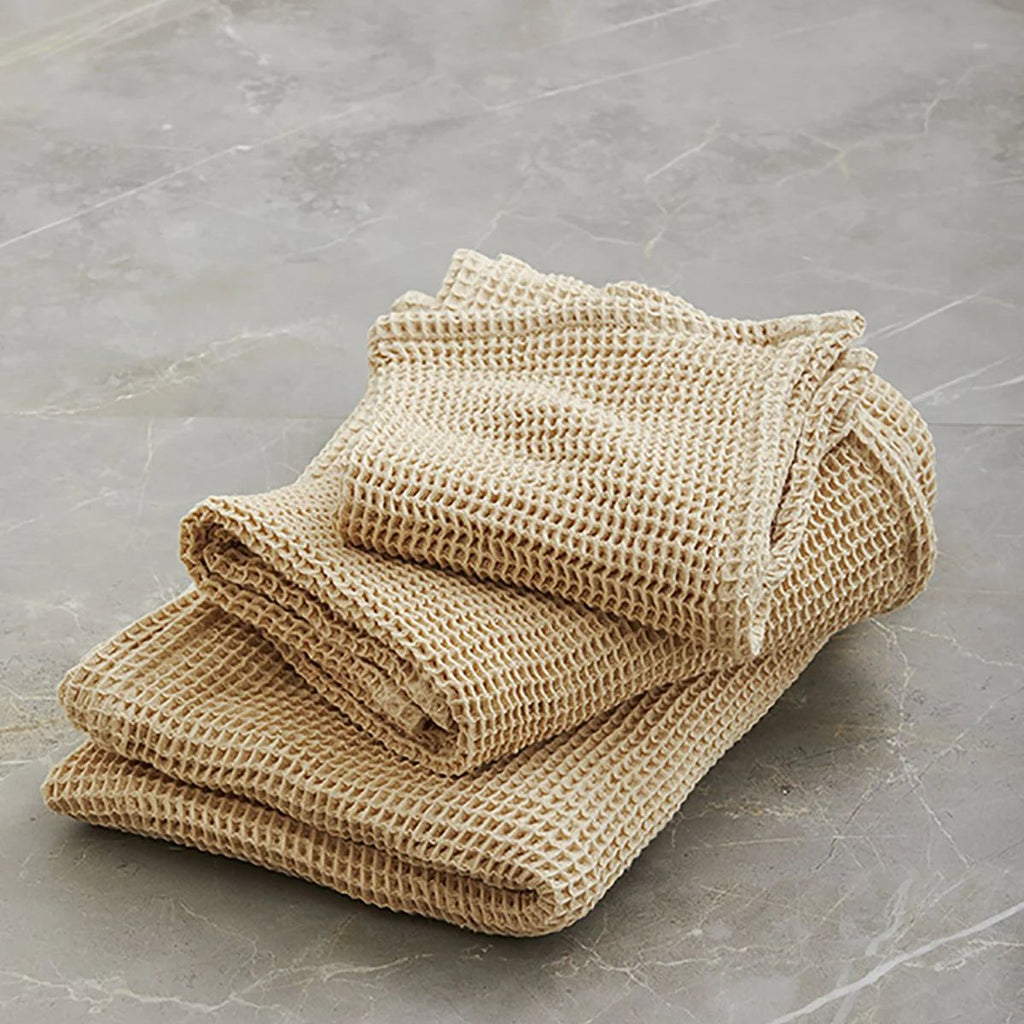 AYÜ | Vaffel badehåndklæde i Økologisk Bomuld - Lys Beige