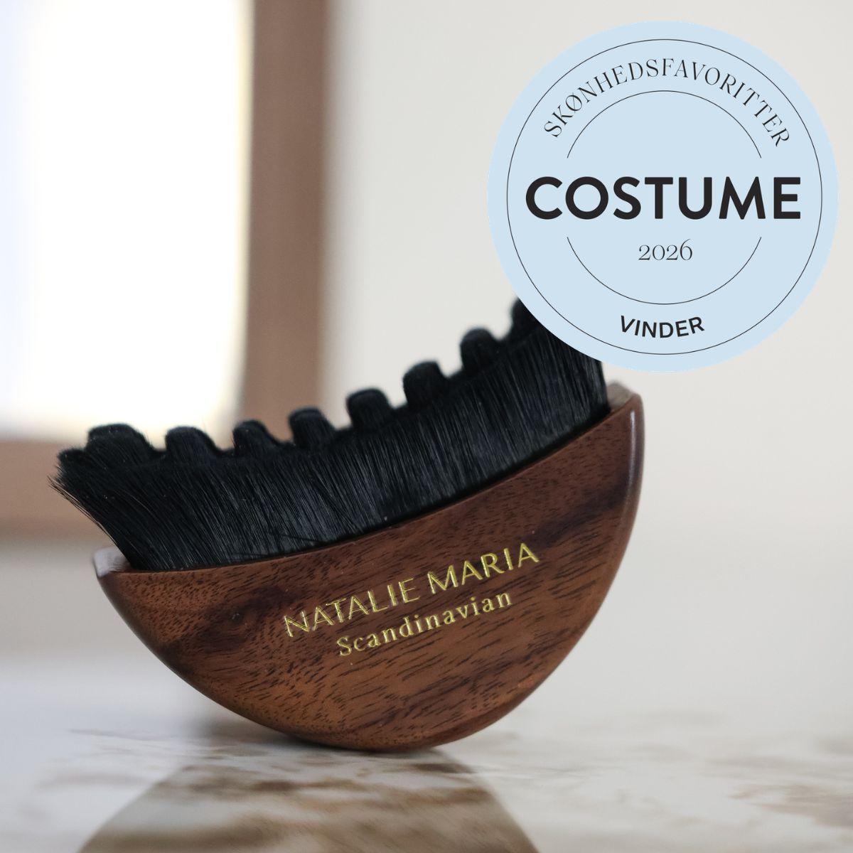 Natalie Maria Scandinavian | THE ORIGINAL | Depuff Face brush i valnød