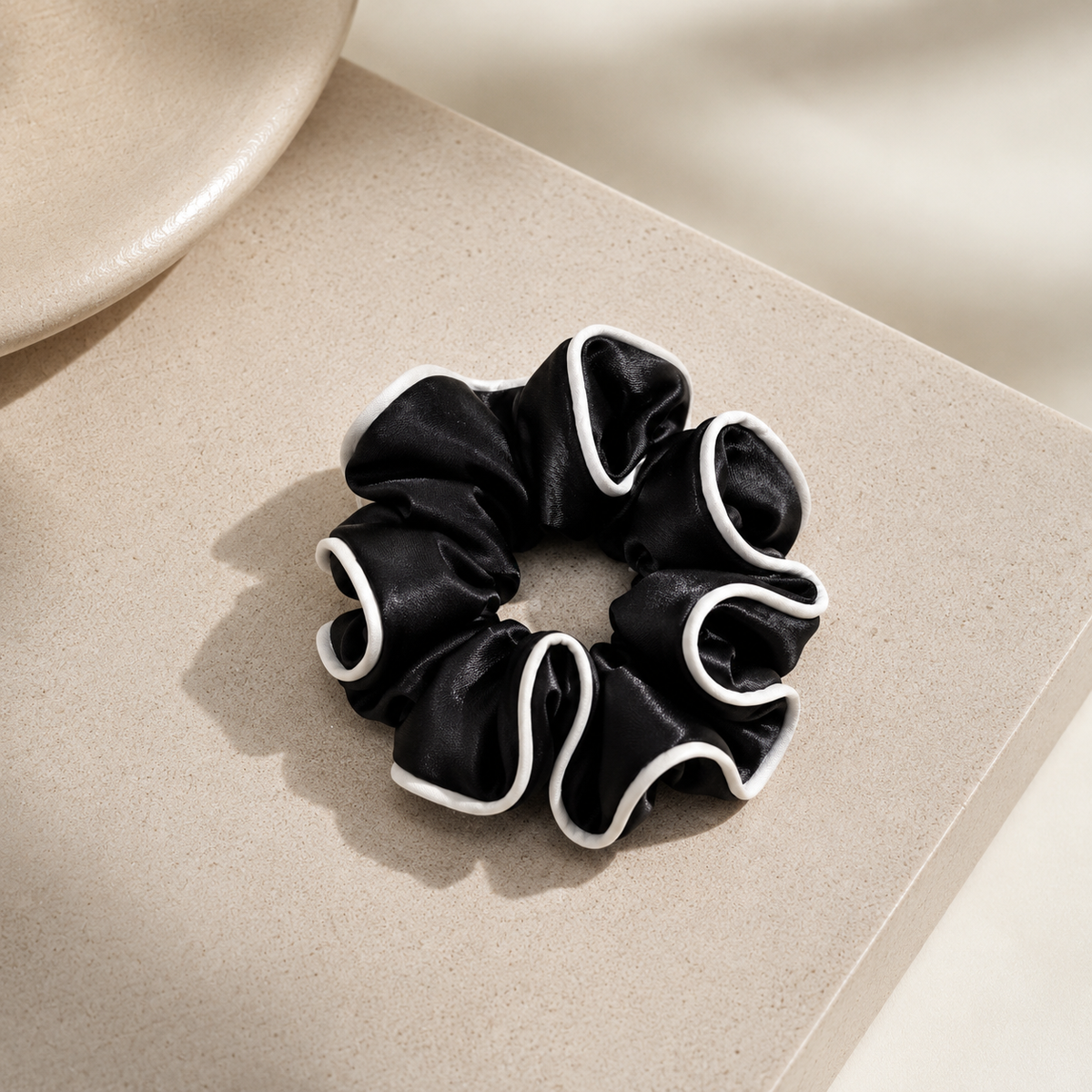 FORUDBESTILLING: NAMISO - Eclipse - scrunchie - Black