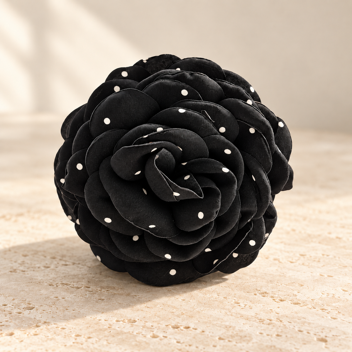 NAMISO - Hana Rose - hårklemme - Black w. white dots (12 cm)