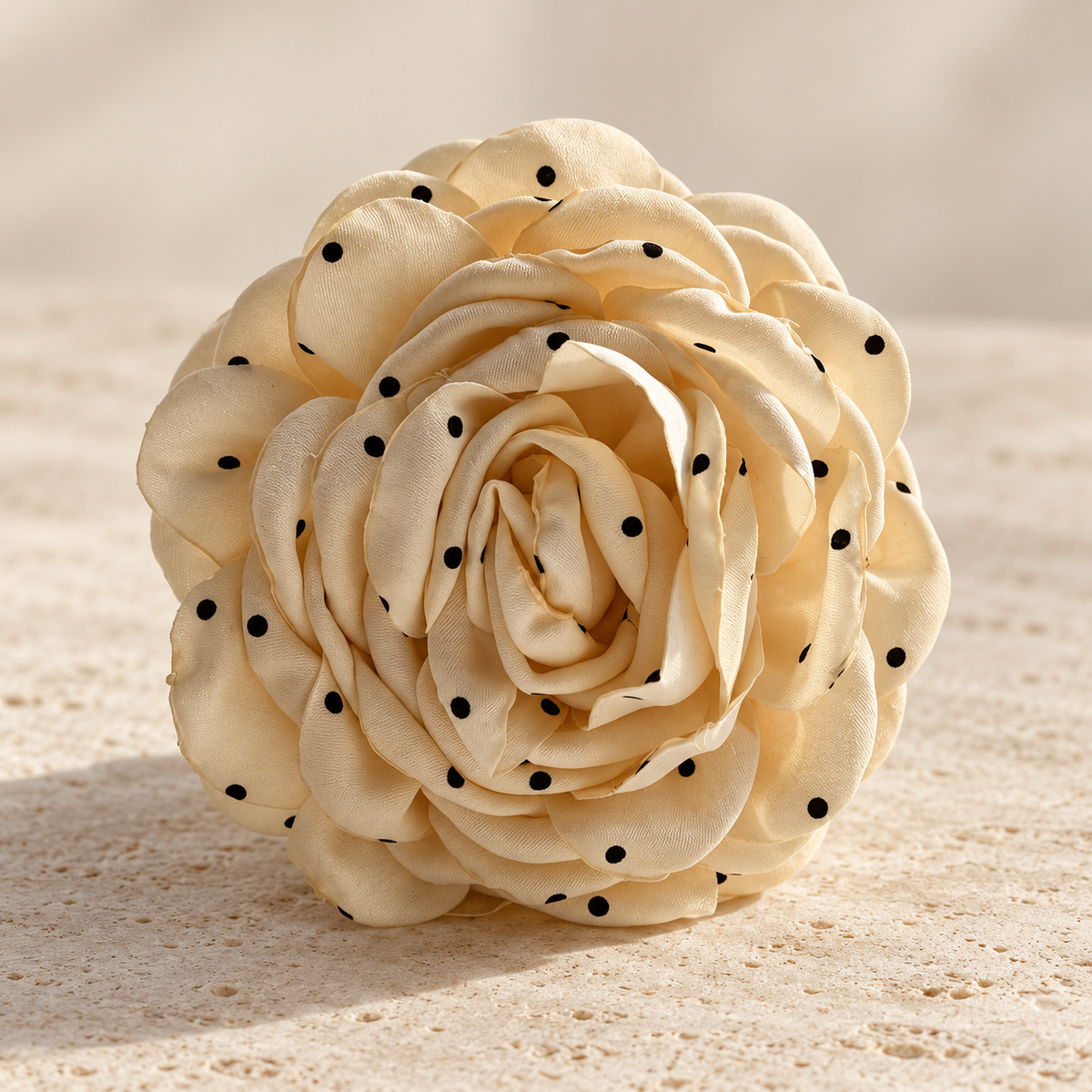 NAMISO - Hana Rose - hårklemme - Creme w. black dots (12 cm)
