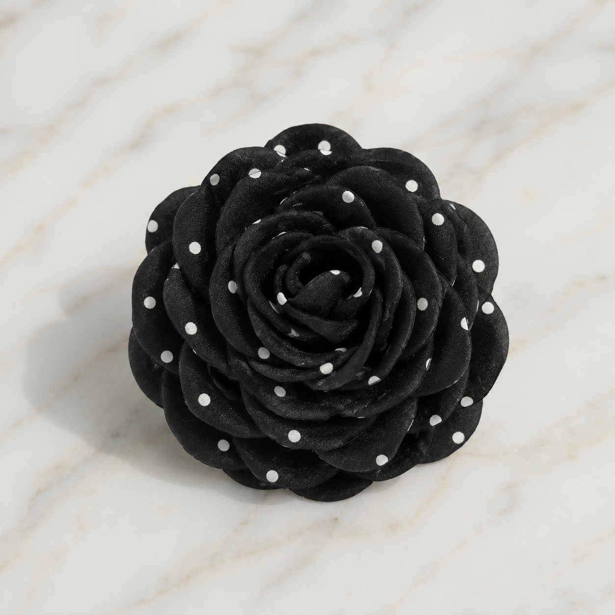 FORUDBESTILLING - NAMISO - Hana Rose - hårklemme -  Black w. white dots (9 cm)