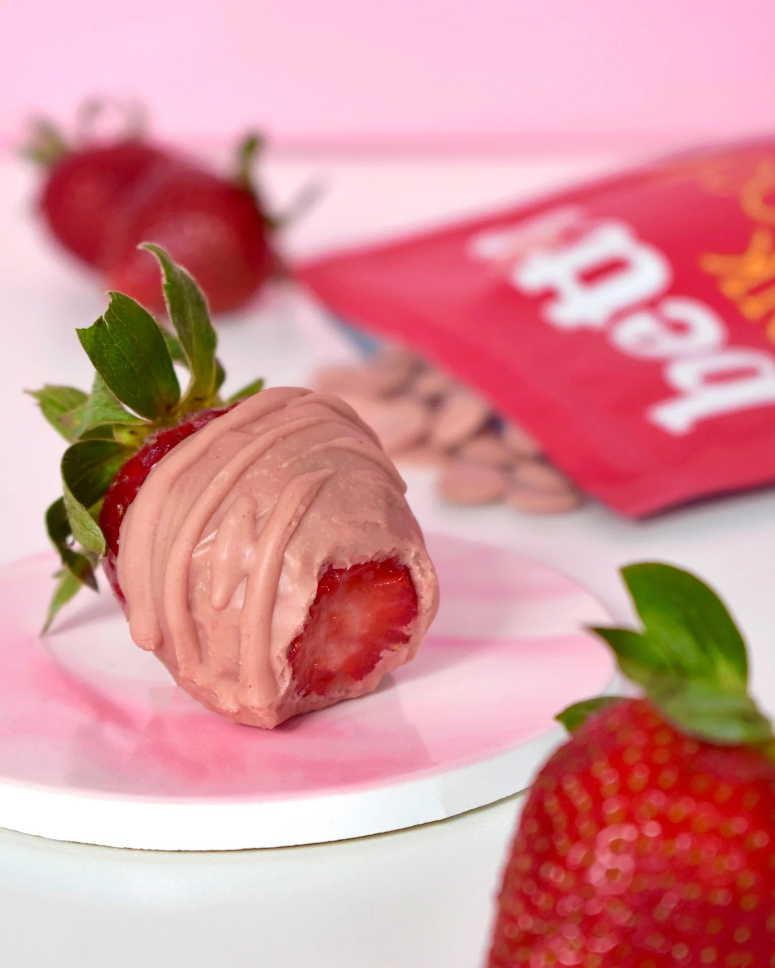 Bett'r - Chokoladeknapper -Pink  m. frysetørrede jordbær - 200g