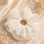 Namiso - Lunéa - blonde scrunchie - hvid
