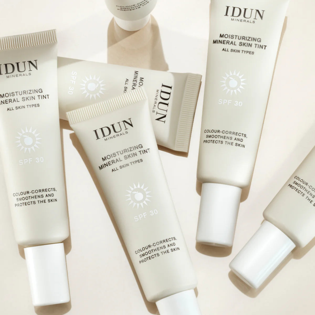 Idun - MOISTURIZING MINERAL SKIN TINT SPF 30 - Långholmen - Light/Medium Neutral - 418