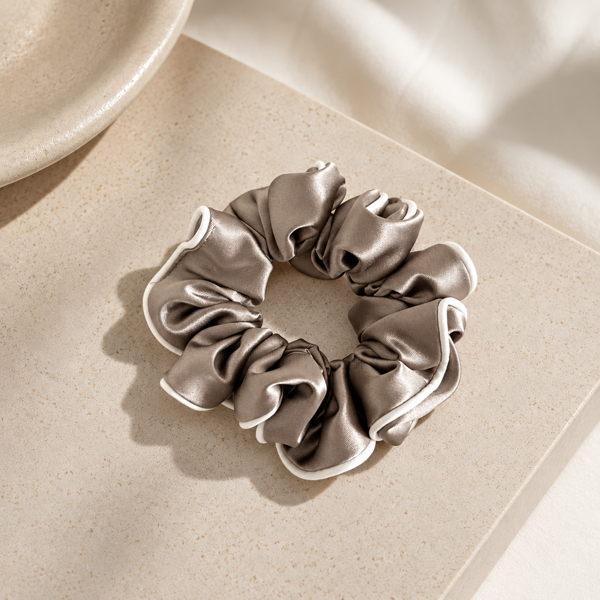 FORUDBESTILING: NAMISO - Eclipse - scrunchie - Taupe