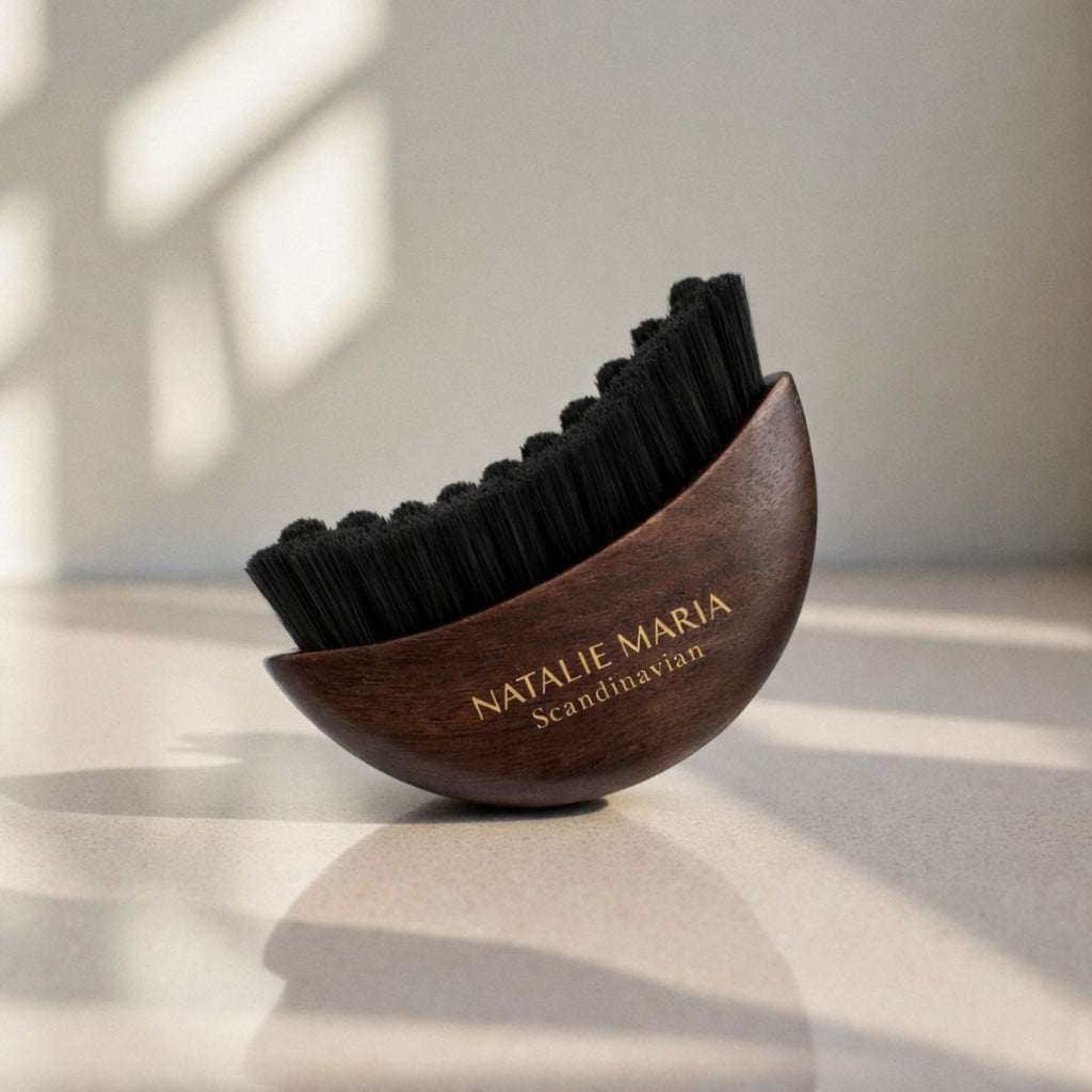 FORUDBESTILLING | Natalie Maria Scandinavian | THE ORIGINAL | Depuff Face brush i valnød