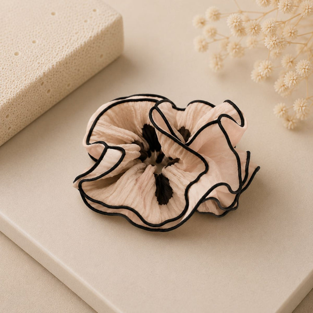 NAMISO | Zenya Scrunchie - Creme dots