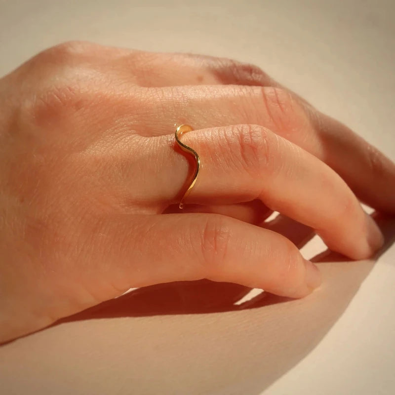 DROPPS BY SZHIRLEY - CUFF / FINGERRING - #SNAKEY - ONESIZE REGULERBAR STØRRELSE - 18 KARAT FORGYLDT STERLING SØLV