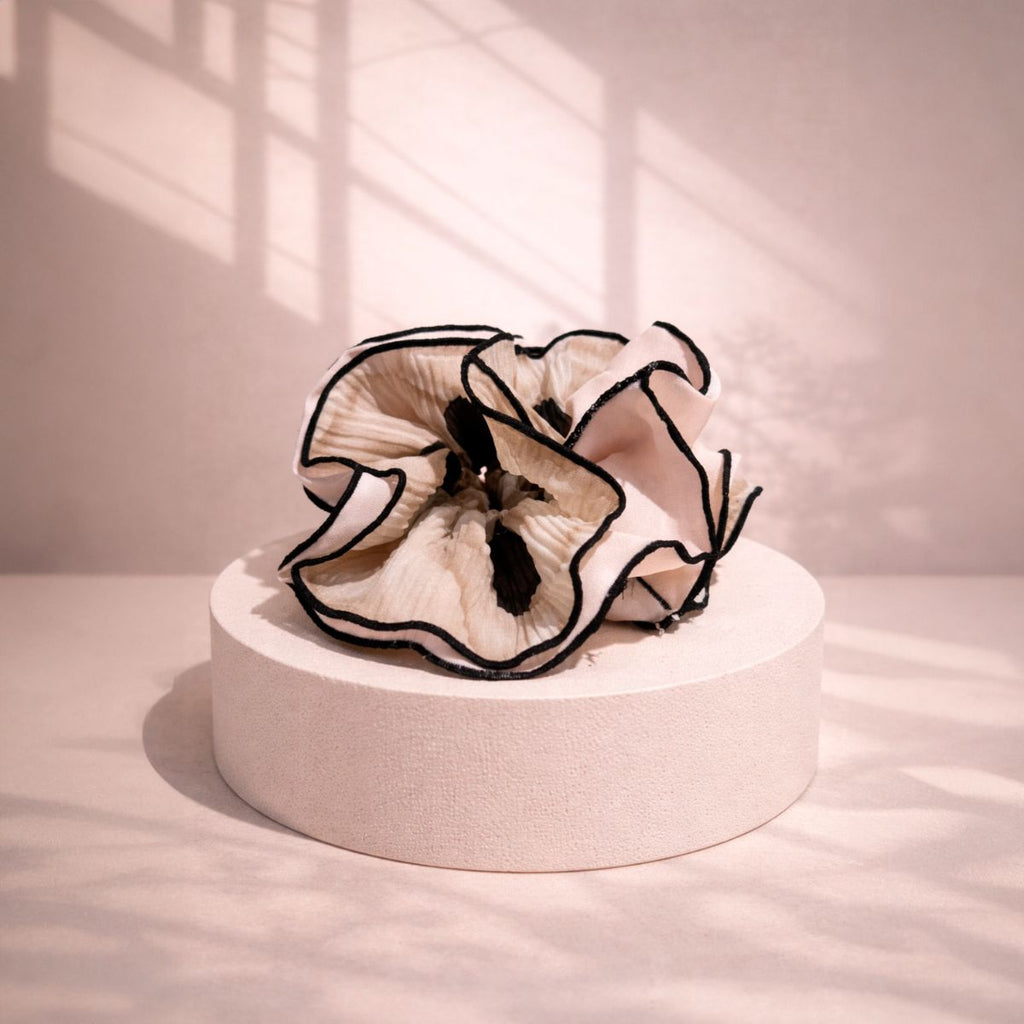NAMISO | Zenya Scrunchie - Creme dots